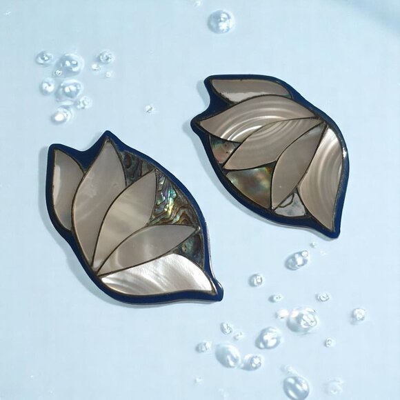 Lotus Leaf Shaped Mother Of Pearl Abalone Inlay Post Earrings Acrylic Women - Picture 1 of 5
